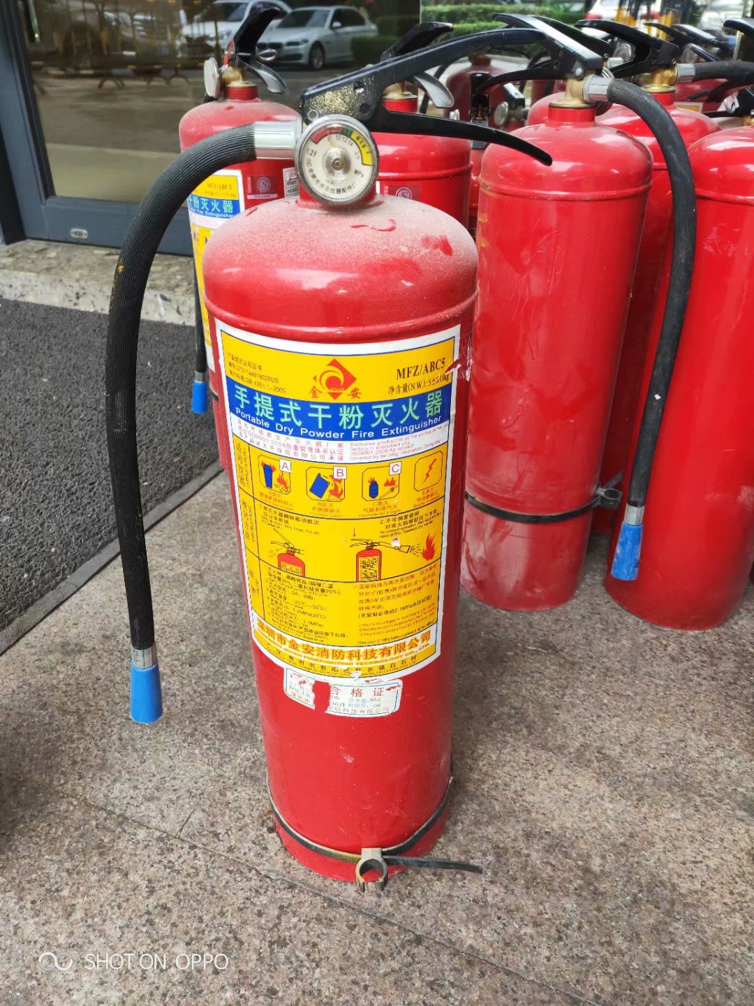 廣州珠江三角洲地區專業回收干粉滅火器，大量回收廢舊二手滅火器
